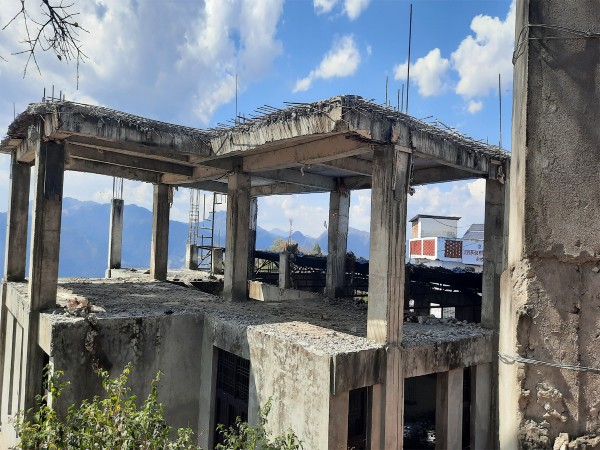 बैतडी सभाहल निर्माण अलपत्रः ठेकेदार आएनन् सम्पर्कमा, सम्बन्धित निकाय मौन !